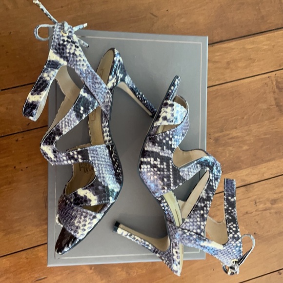 BCBG Snake print heels - Picture 4 of 9